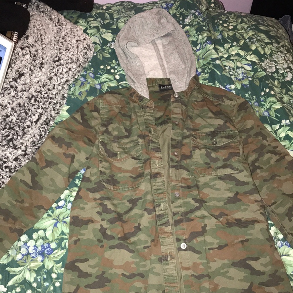 Women’s hooded camp shirt